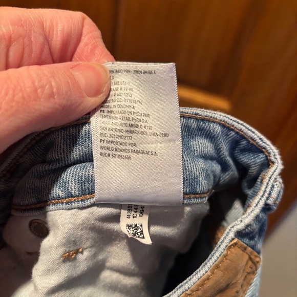 American Eagle Distressed Mom Jeans Size 4 Regular - Picture 8 of 8